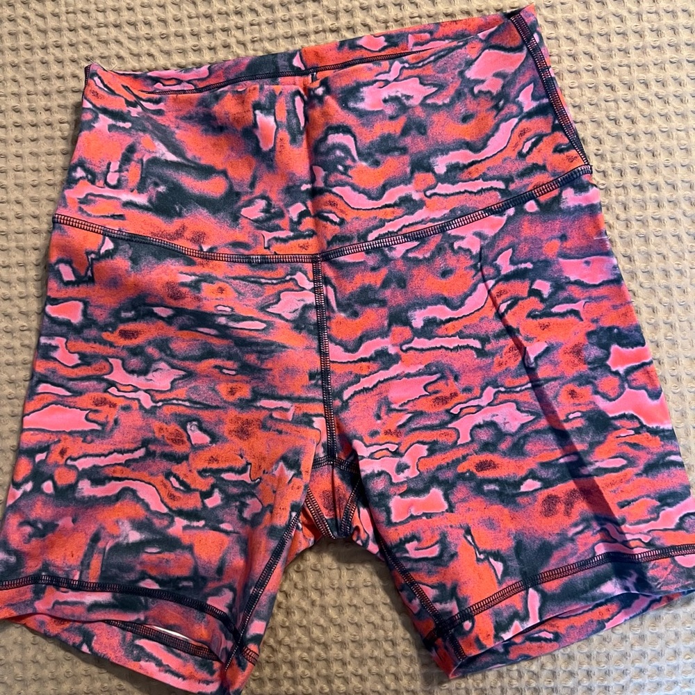 Lululemon Wunder Train High-Rise Short 8”